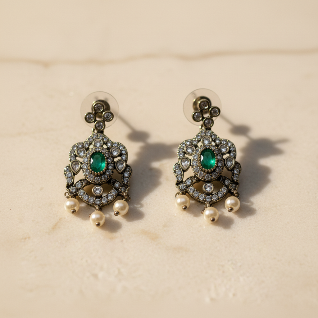 Elegant Dual-Tone Shell Design Stud Earrings – Stylish Fashion Jewelry for Women
